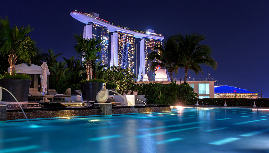 what to look for in Luxury hotel reviews